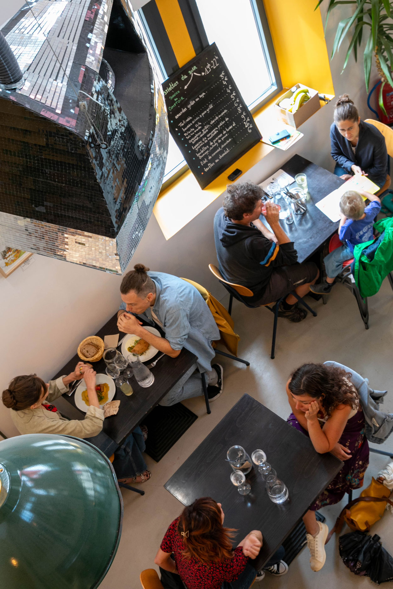 Le Central Vapeur, bar à facettes et cuisine du coin, cafe, restaurant, bar, bio, Crest, Drome, bien manger, bien boire, SCOP, produits locaux, circuit court